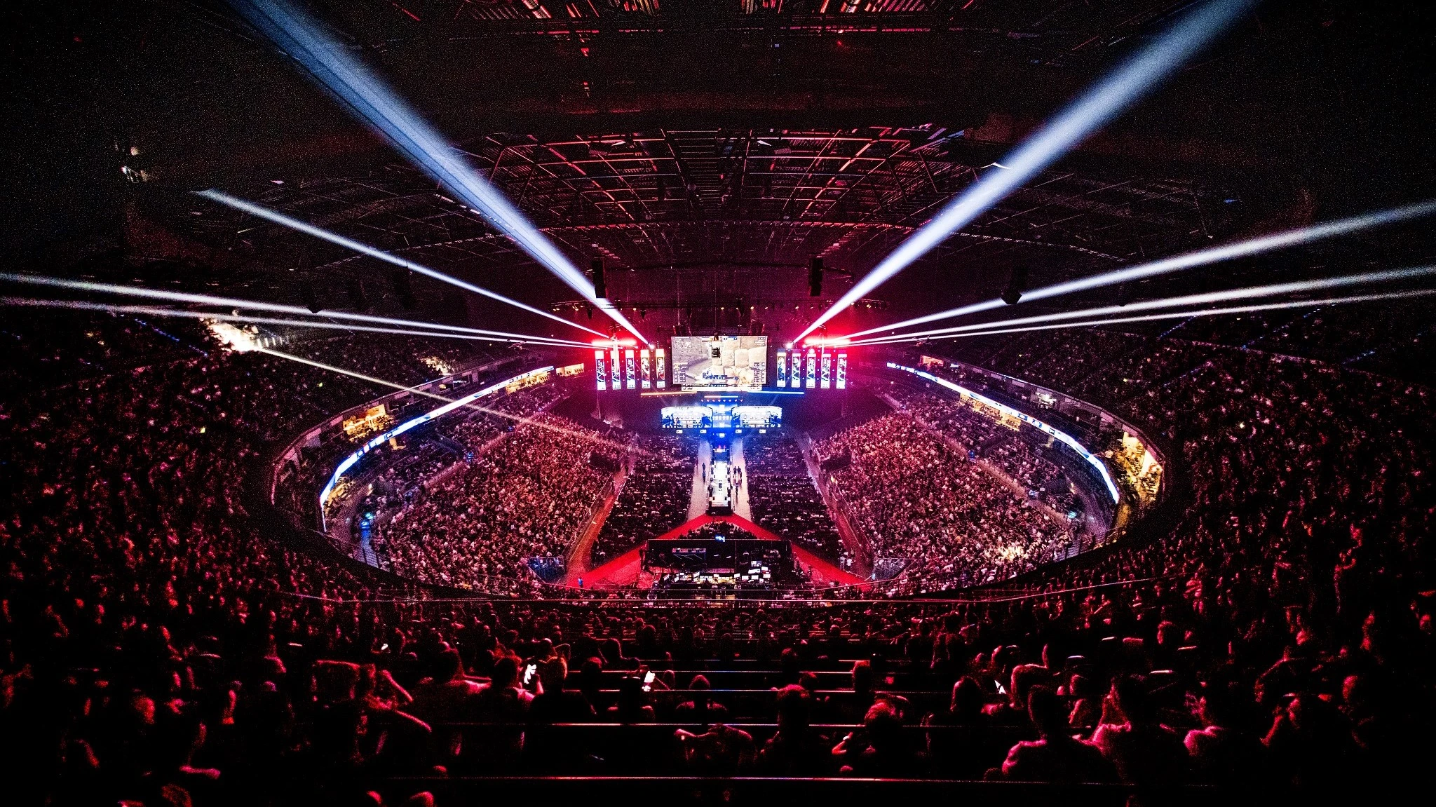 The image shows how packed of CS:GO fans the LANXESS Arena in Cologne, Germany was during the IEM Cologne 2022 playoffs.